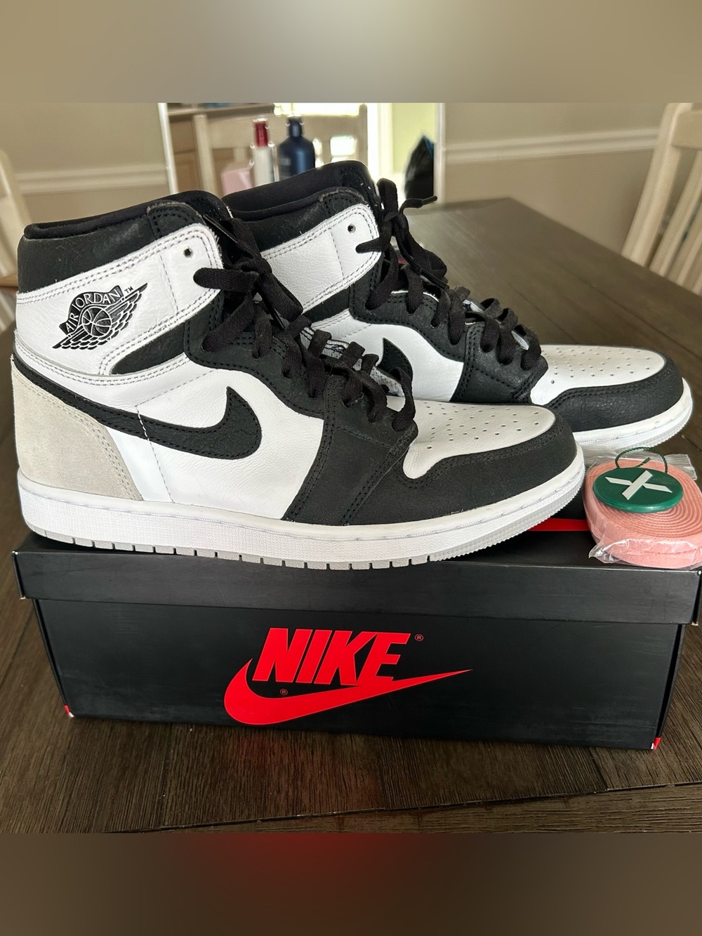 Jordan 1 Retro High OG in bleached coral